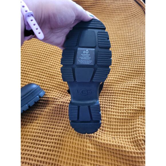 UGG Women's Ashton Waterproof Lace-Up Zip Black Booties Moto Combat EUC 7 - Picture 5 of 6